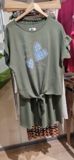 Conjunto de blusón y pantalón corazones - Imagen 2