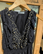 vestido corto negro y bordado