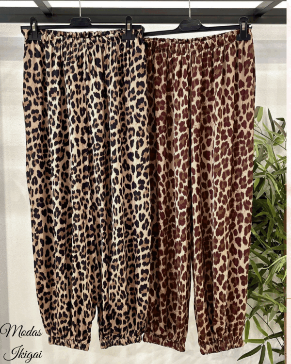 Moda Ikigai - 2025-10-09T170712.573 Pantalón bombacho animal print - Imagen 2