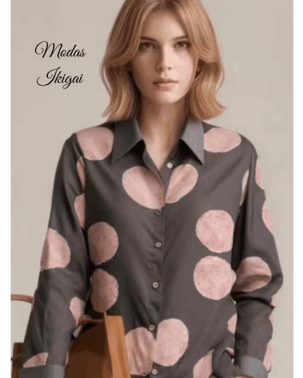 Moda Ikigai - 2025-10-21T164928.022 Camisa lunares - Imagen 1