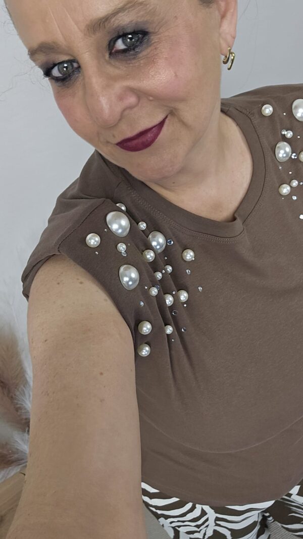 WhatsApp Image 2026-02-10 at 09.34.03 (1) Camiseta Perla - Imagen 1